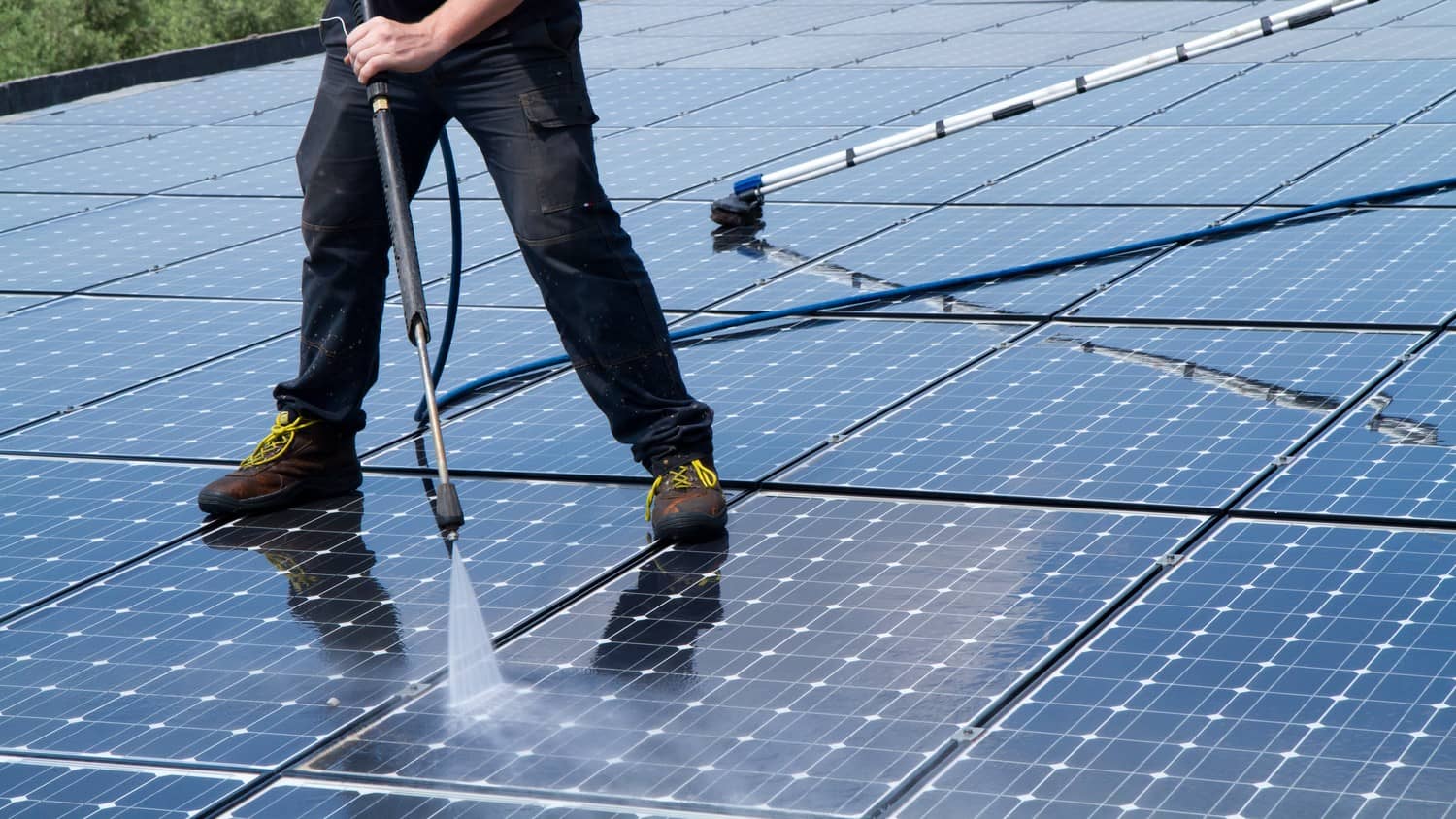 1630896588916_solar-panel-cleaning-min